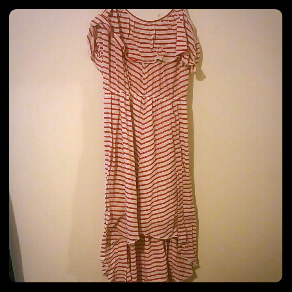 Cover the knee dress With red and white